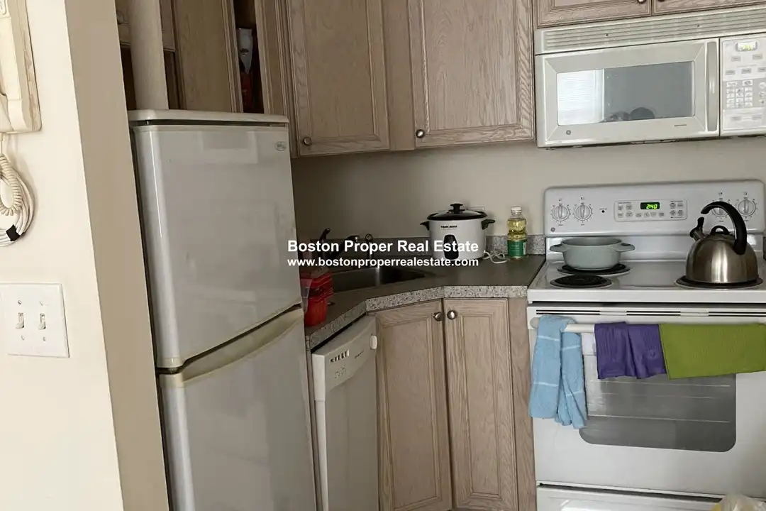 255 Newbury St unit 2R - View 4