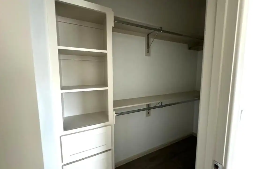 7711 N 58th Ln unit 4 - View 6