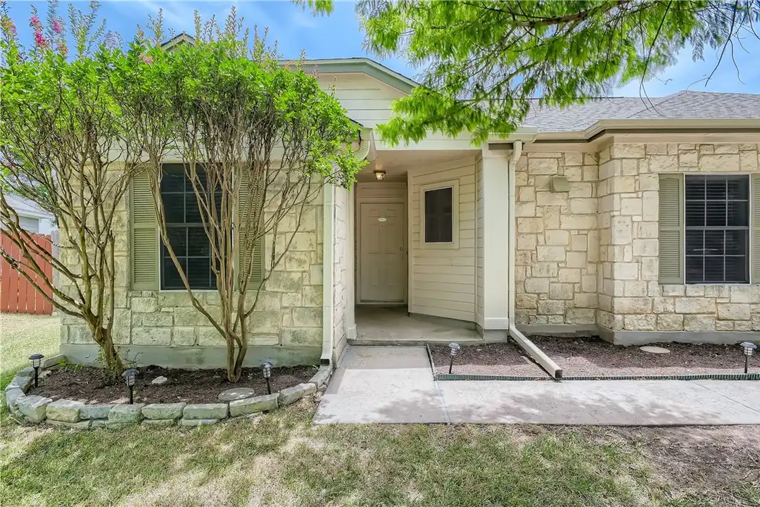 102 Osage Ct - View 4