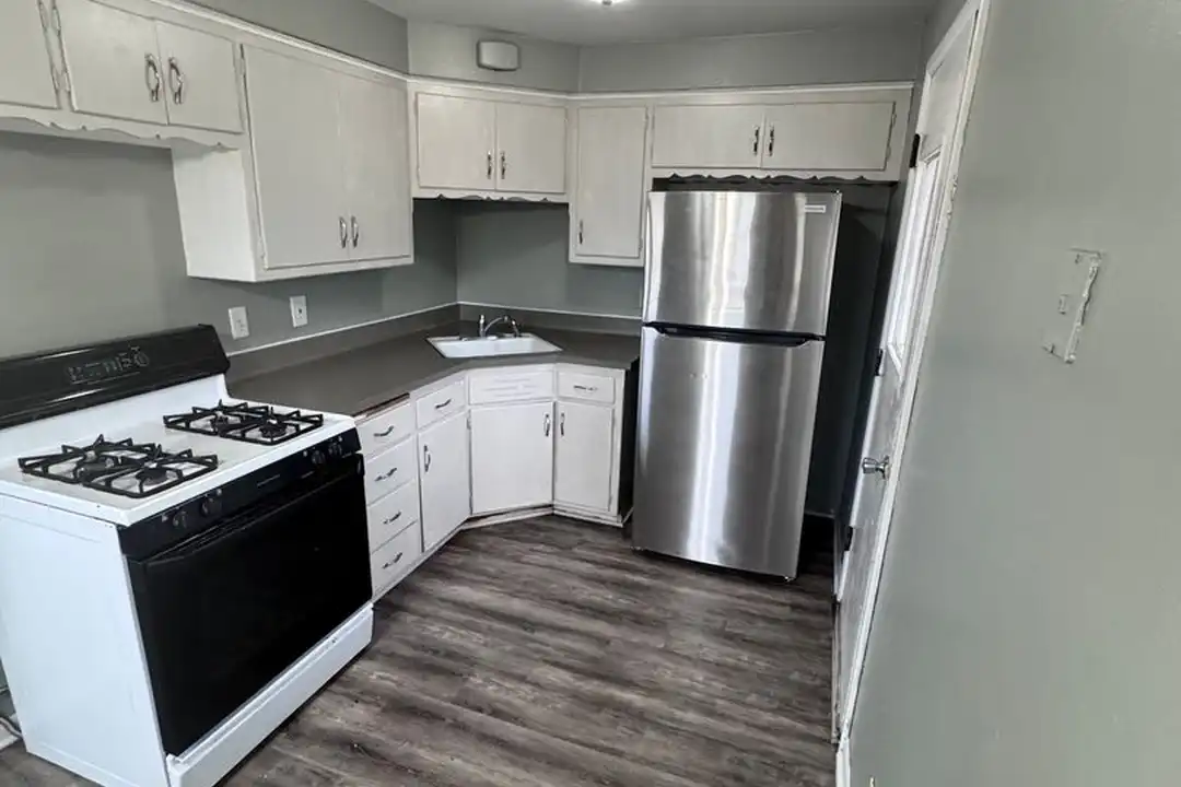 515 3 Mile Rd unit 4 – photo 1