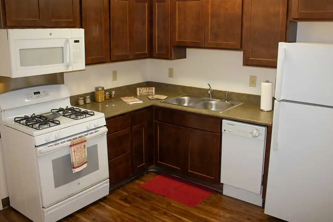Oak Hill Apartments – photo 1 of 3