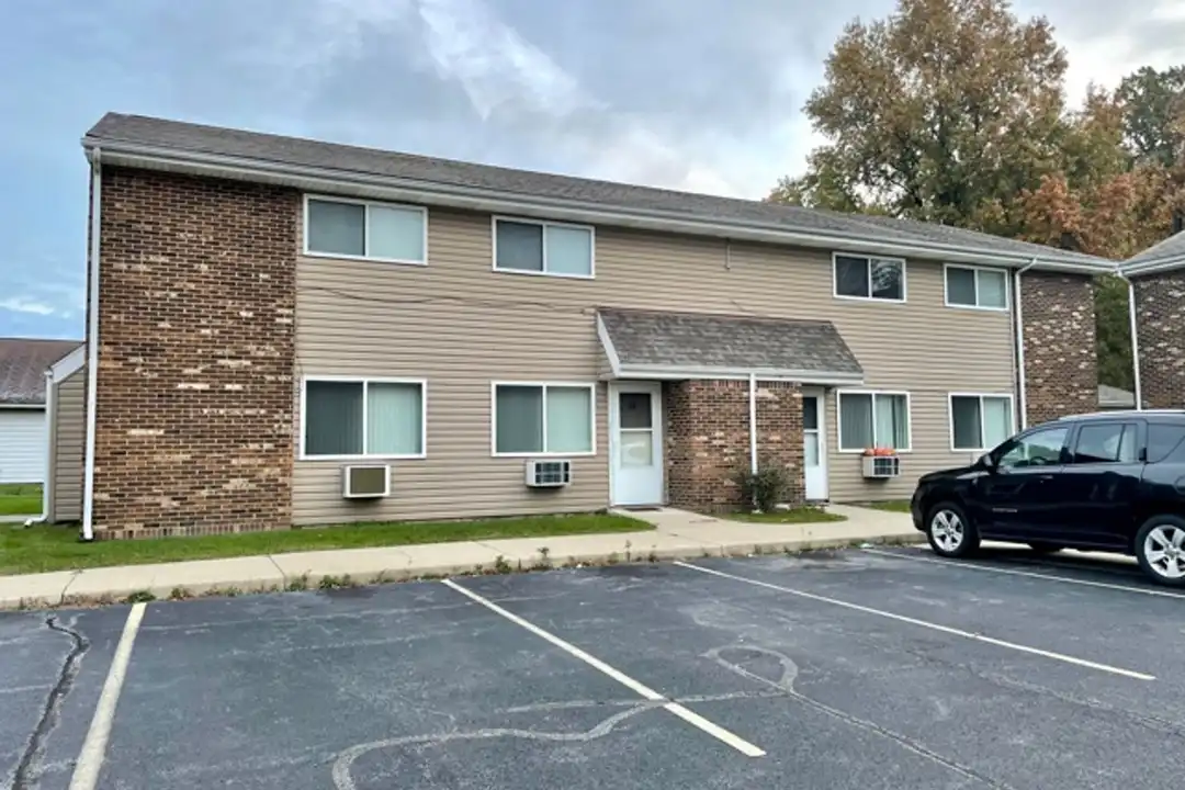 611 Wessor Ave unit 18 – photo 1 of 12