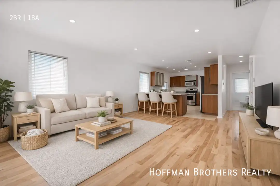 1117 Cochran Ave - View 2