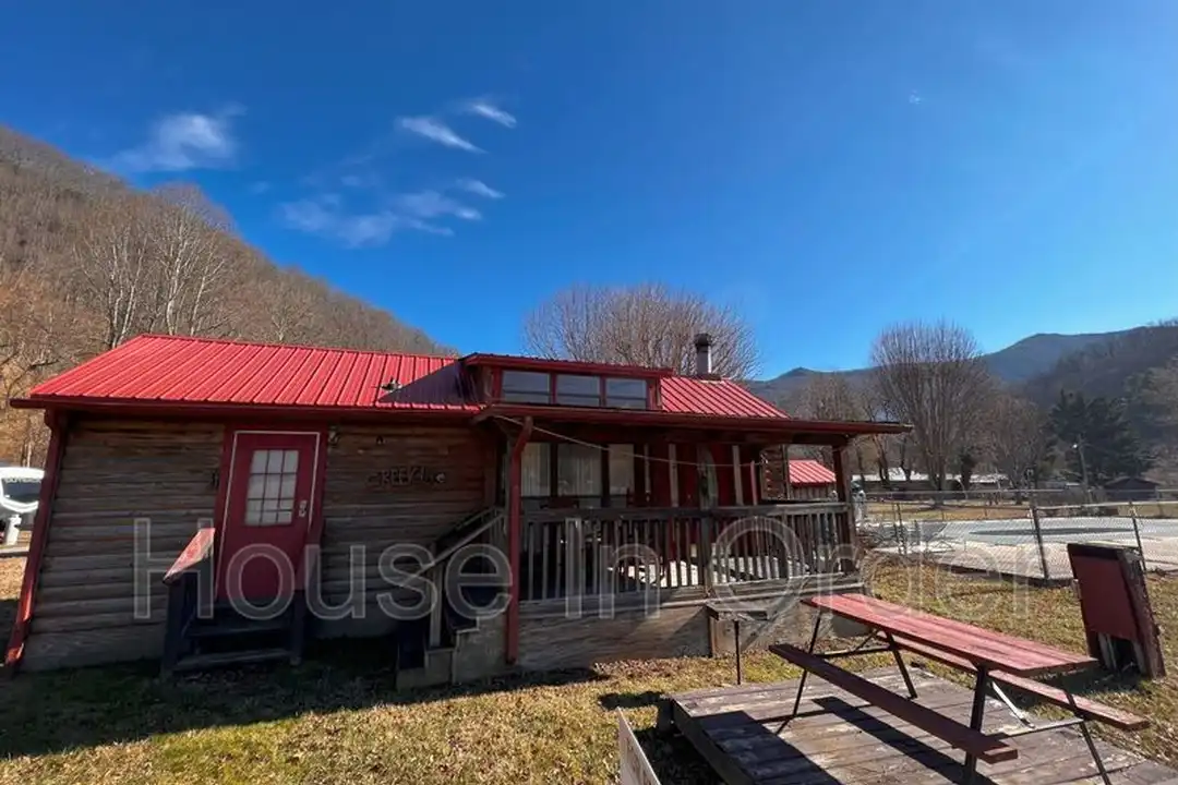 127 Crider Cir – photo 1 of 16