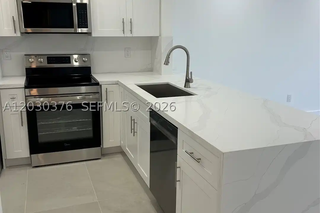 Apartment in Miami - View 5