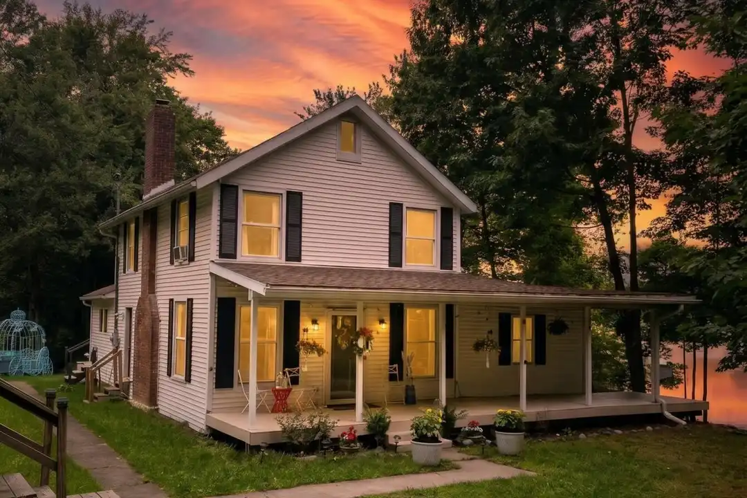 46 Seneca Rd – photo 1 of 15