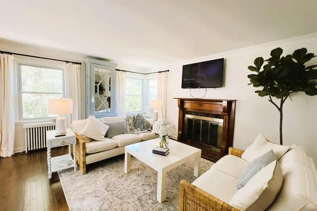 370 MacArthur Ave - View 4