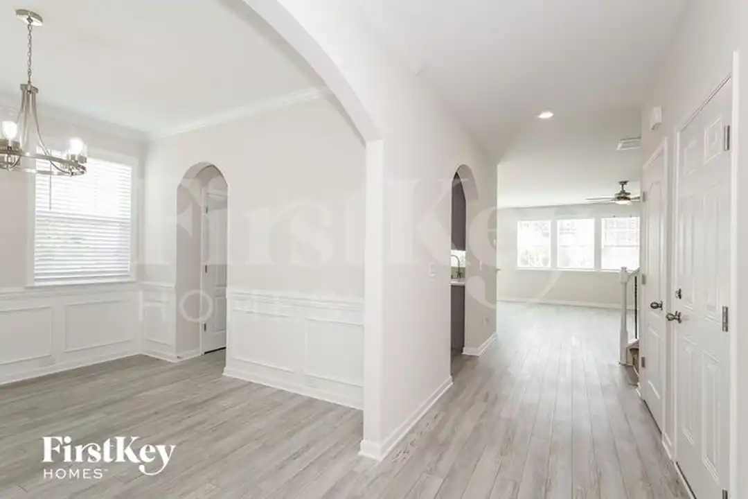 2641 Kinmere Dr - View 5