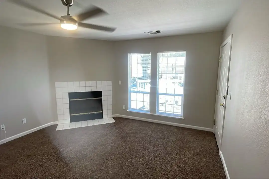 2120 Country Club Dr unit 2120 - View 3