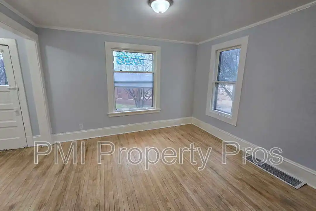 3111 W Walnut St – pohled 4