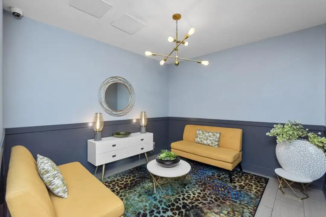 1222 S LaSalle St - More