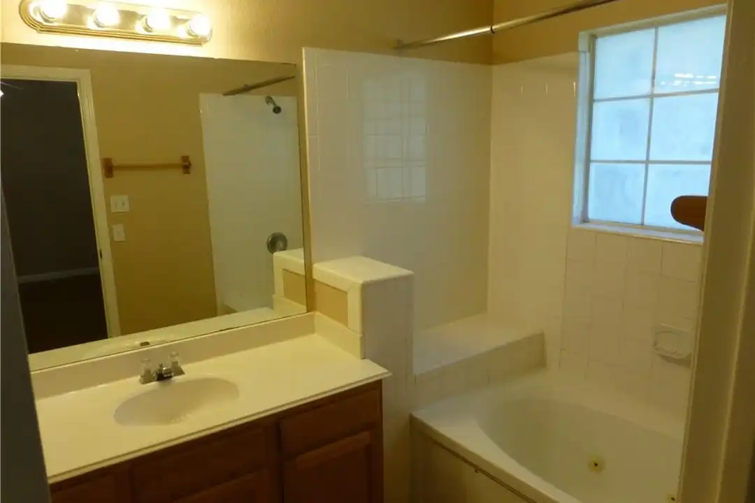 108 N Mockingbird Cir - More