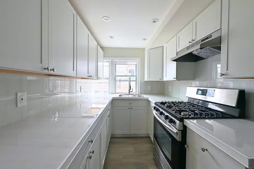 13 Bartlett St unit 2nd Floor – photo 1