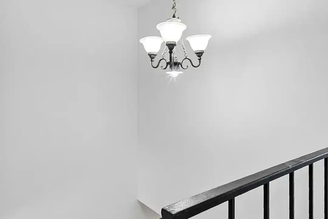 Apartment in Los Angeles, Canoga Park - View 4
