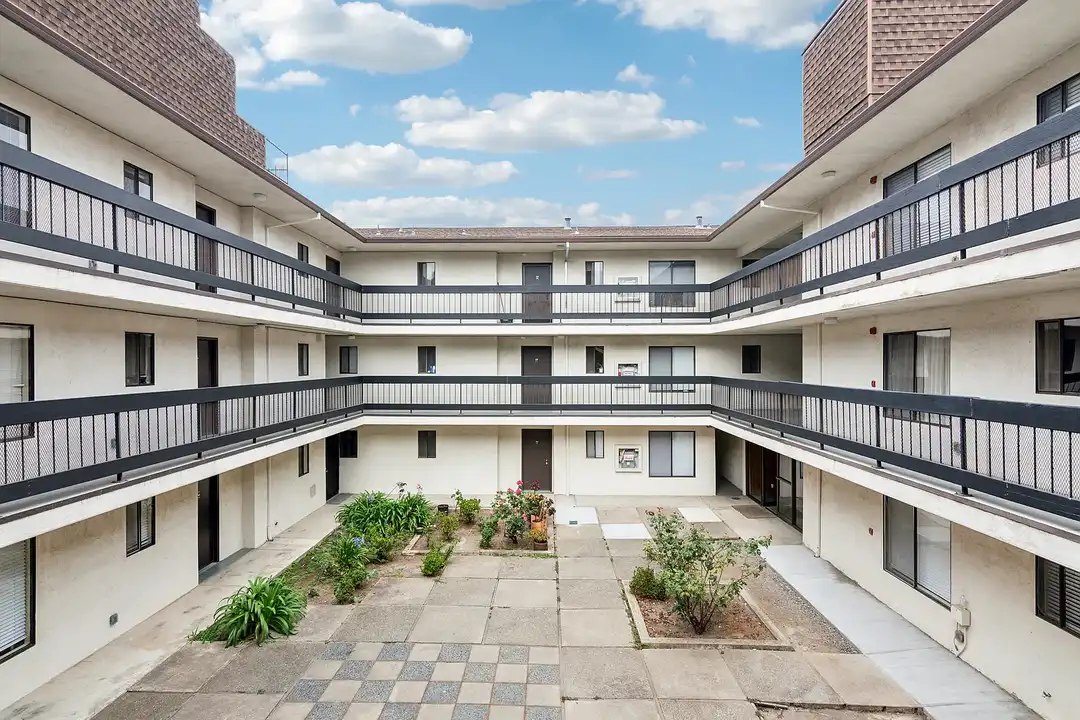 1910 Berryman Street - View 3