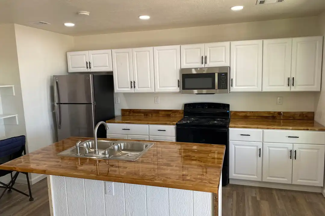 825 Harrison Ave - View 2