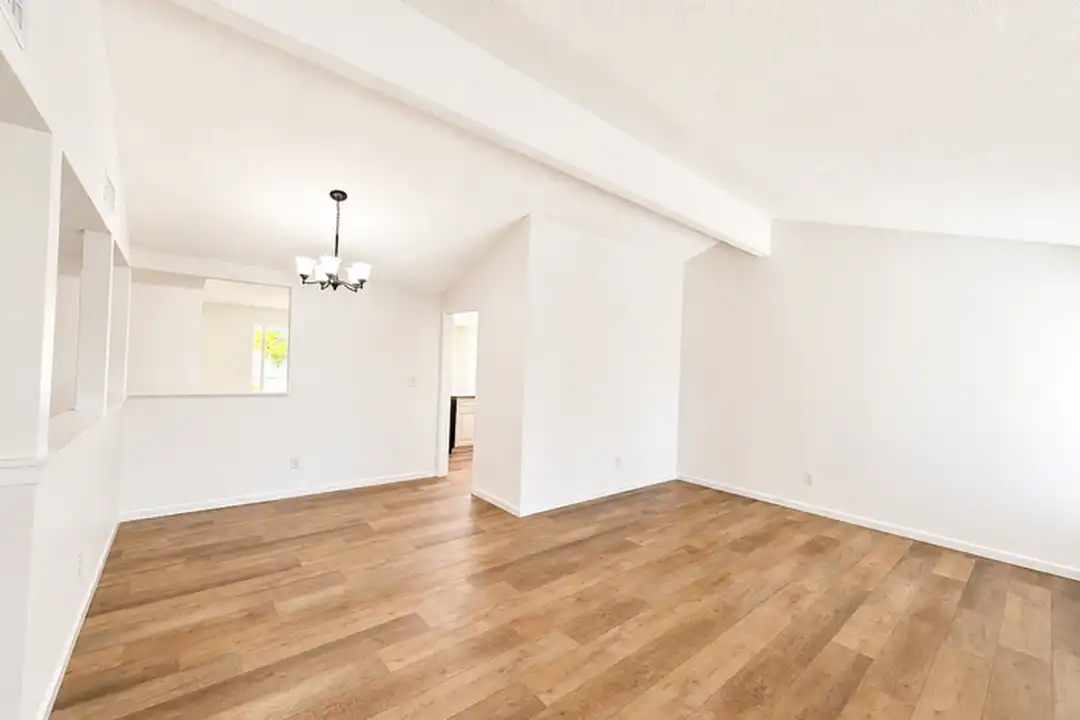 House in Santa Clarita - View 2