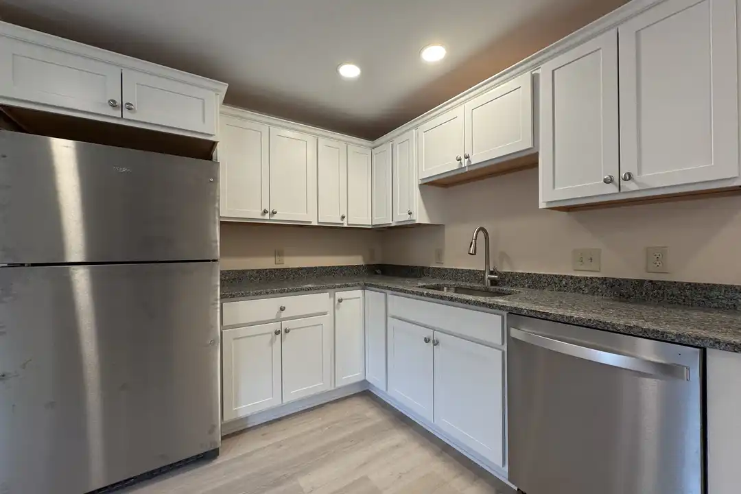 44 Main Dr – photo 1 of 22