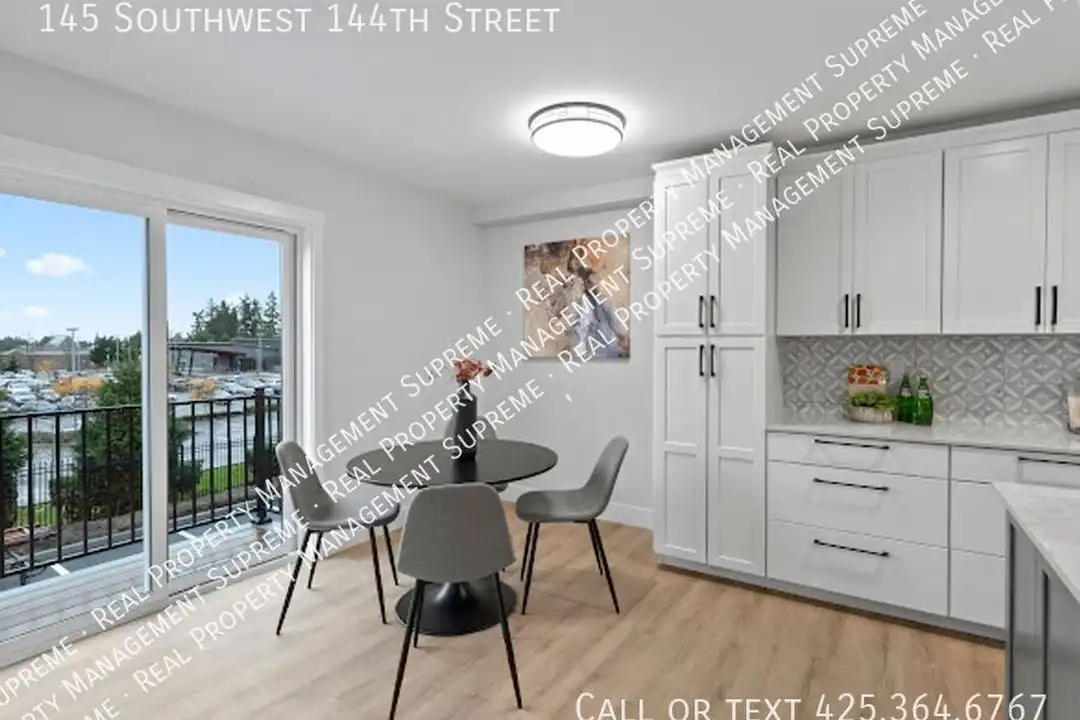 Apartment in Burien - More