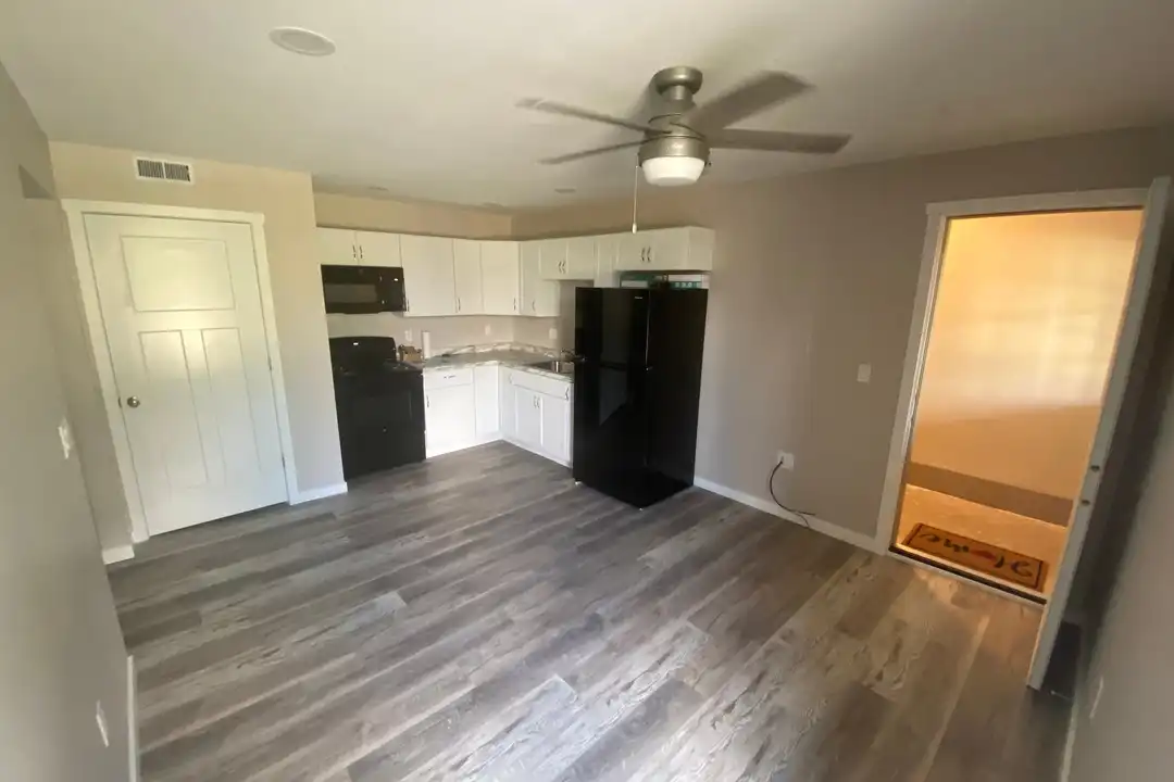 207 S Vance St unit Apt I – photo 1 of 7