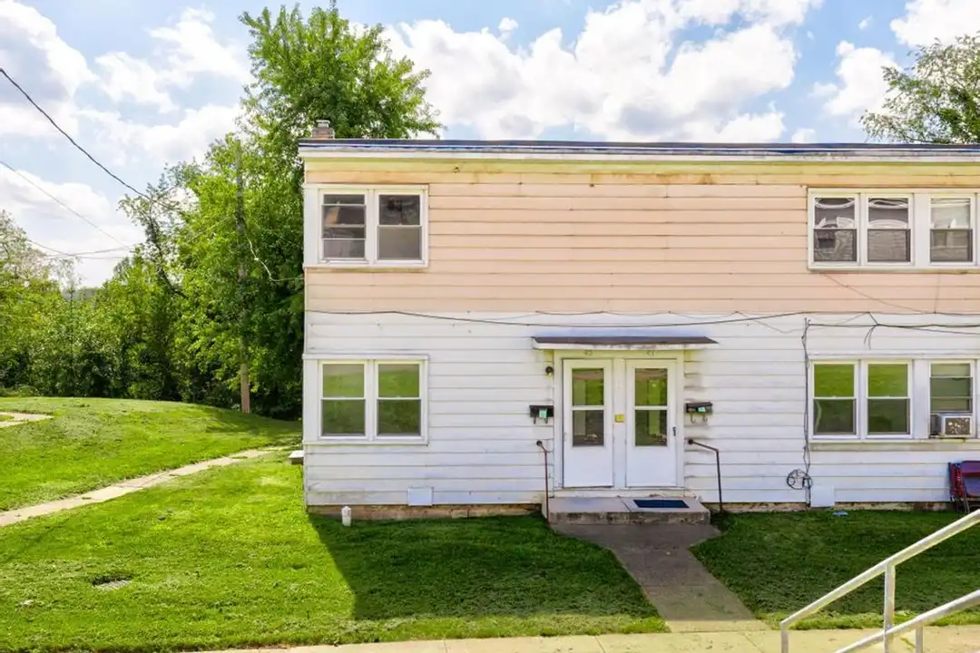 150 Mt Vernon Dr unit 42 Mount Vernon Dr Aliquippa PA 15001 – photo 1 of 15