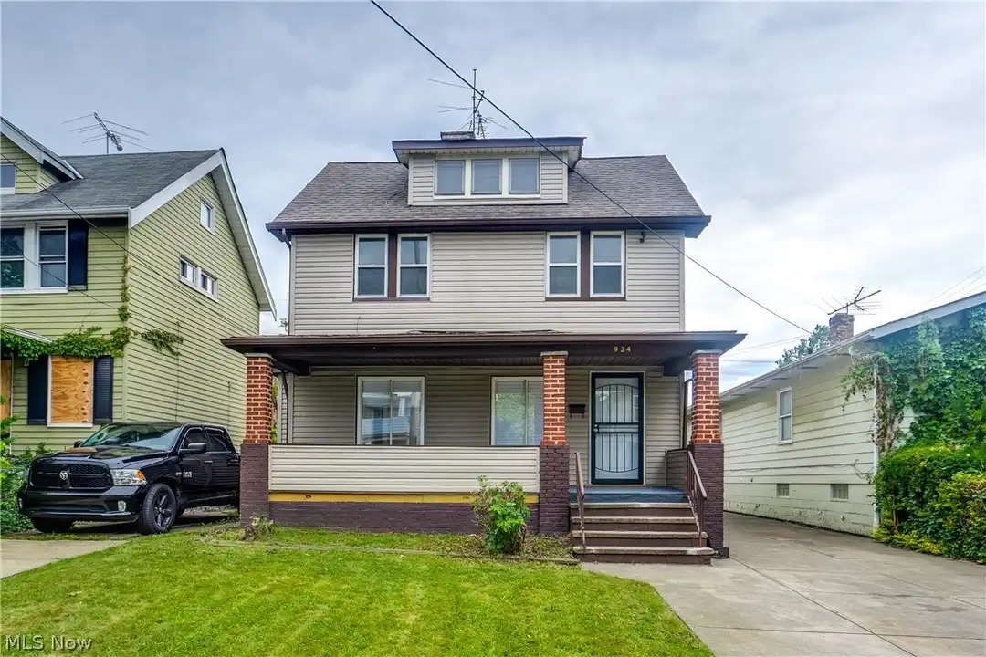 934 Royal Rd – photo 1