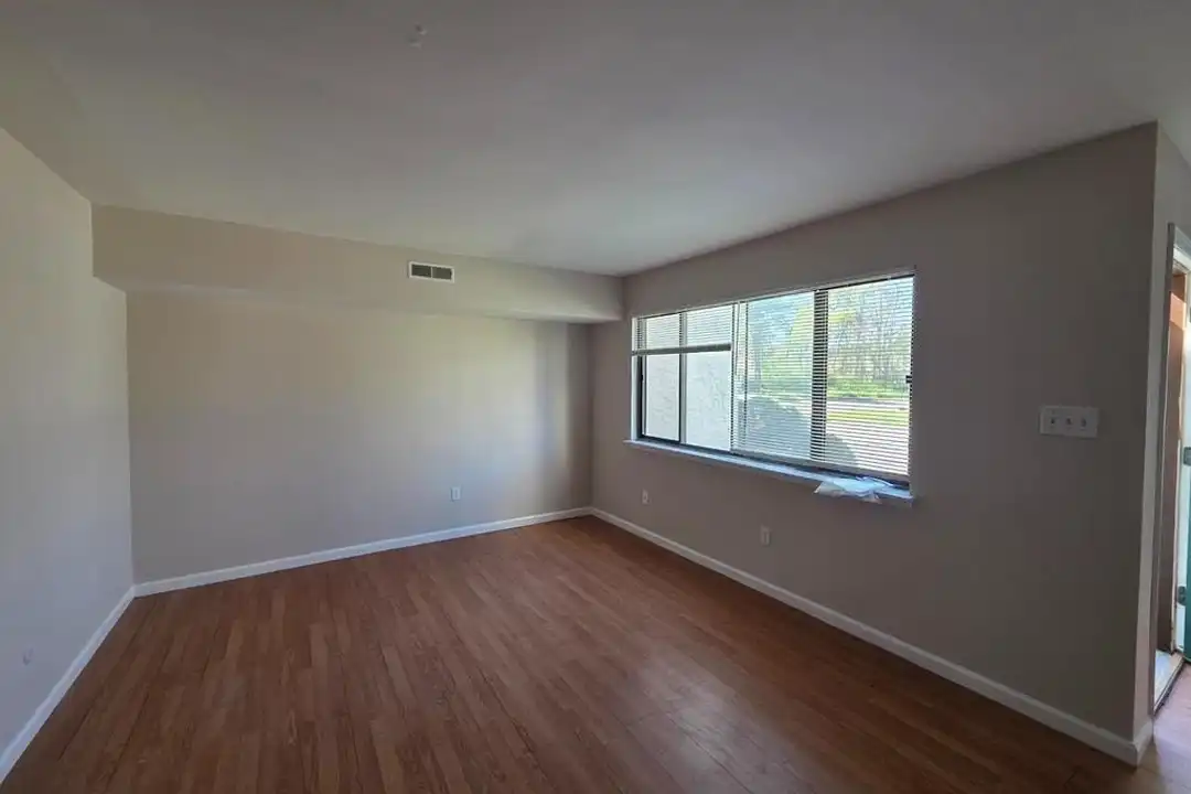 2529 Cottonwood Ct - View 4