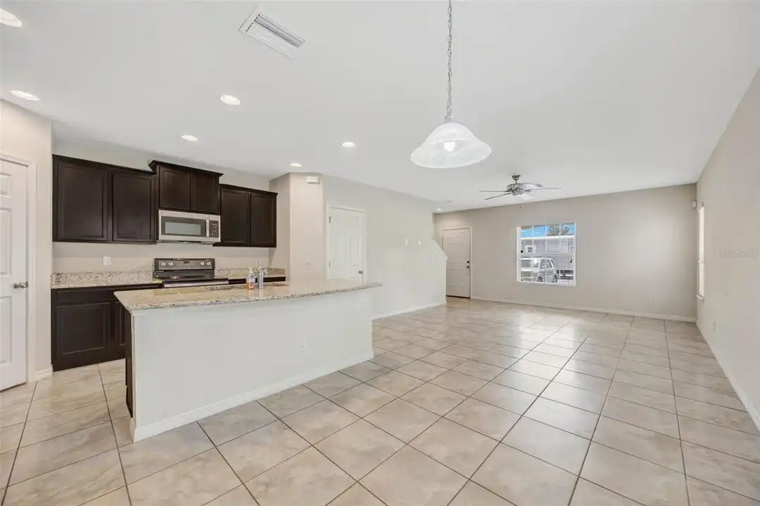 Apartment in Riverview - More