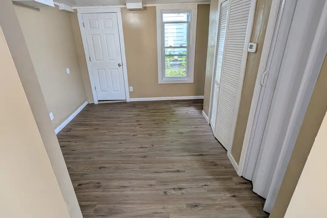 317 W 23rd St – photo 1
