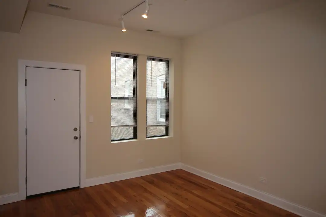Apartment in West Chicago Township, Smith Park, West Town - View 3
