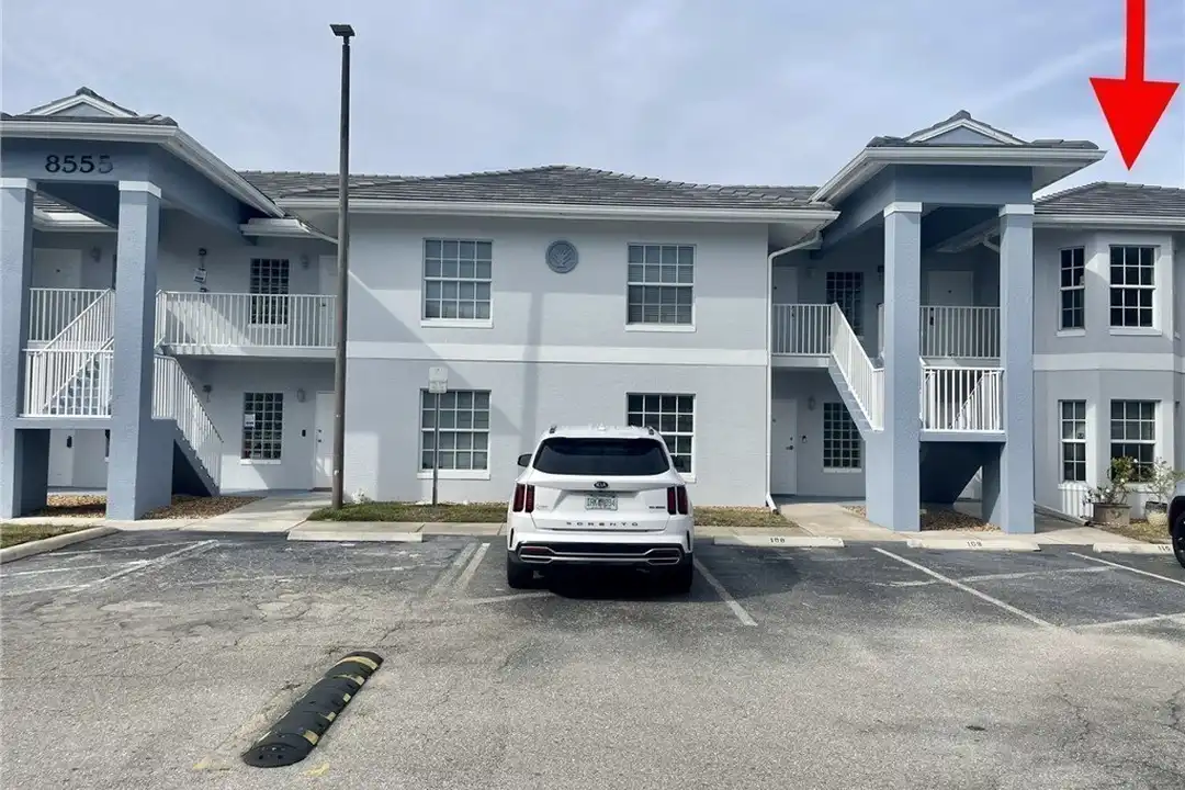 Apartment in Fort Myers - View 3