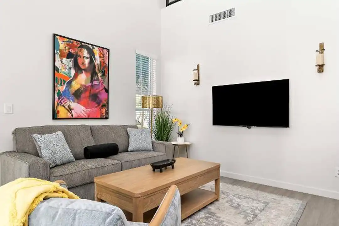 2740 N 52nd St - View 4