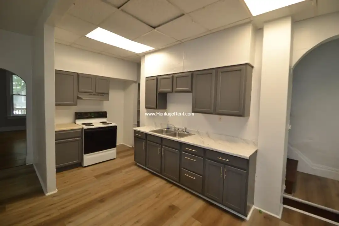 310 E 16th St - View 3