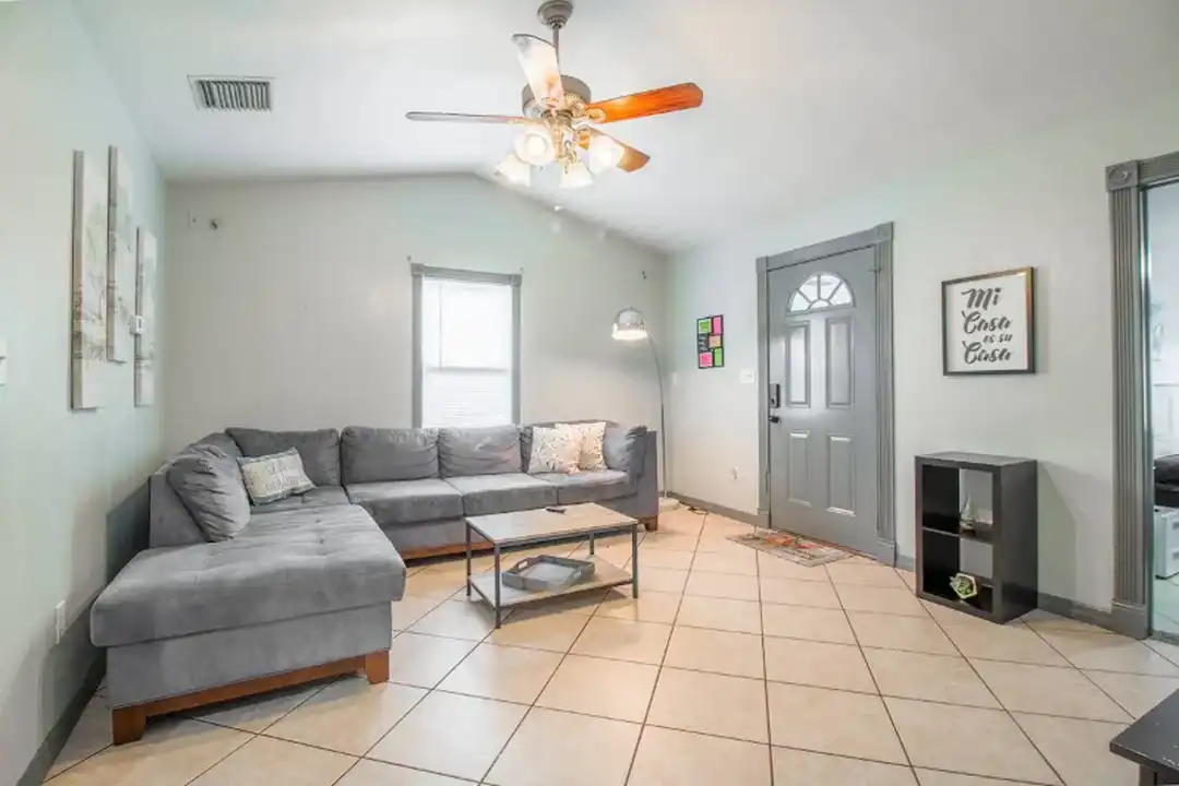 1815 Larkin Ave – pohled 5