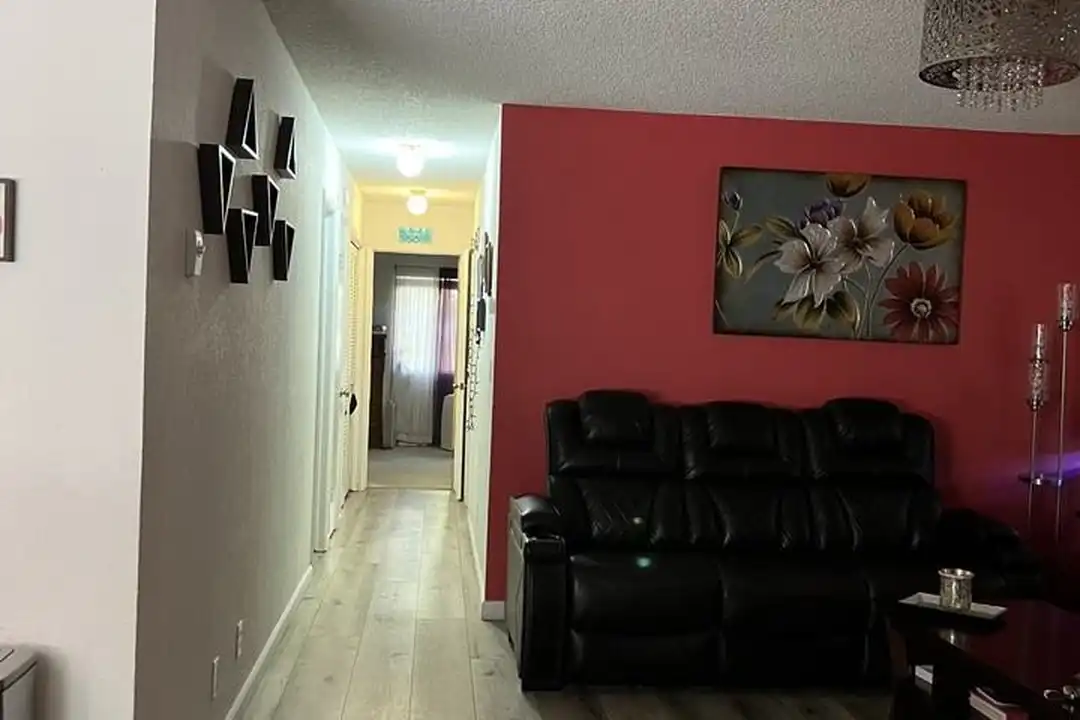Apartment in Fremont - View 3