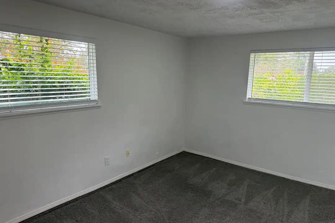 House in Kirkland - More