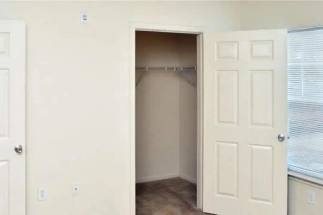 701 Woodward St unit # 712 - More
