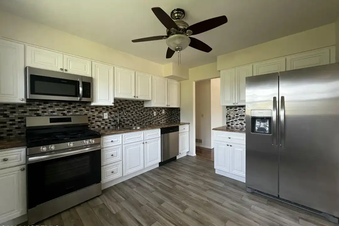 316 Spring St unit UPPER - View 2