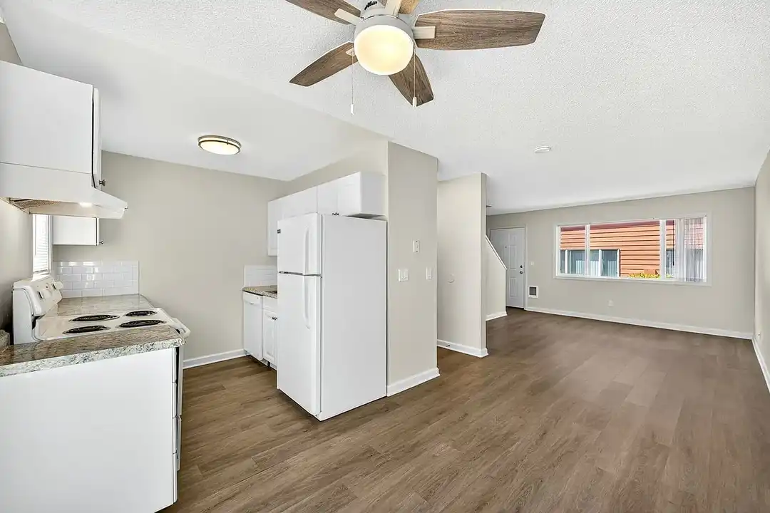 Lincoln Court Townhomes - View 5