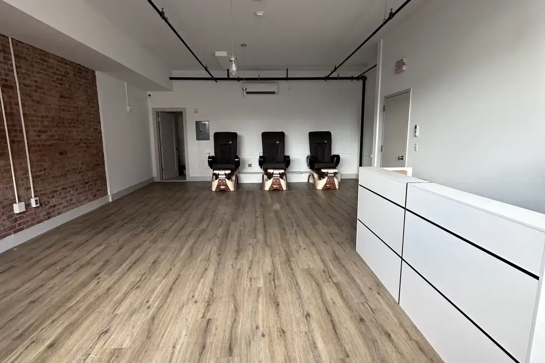 562 Main St – photo 1 of 7