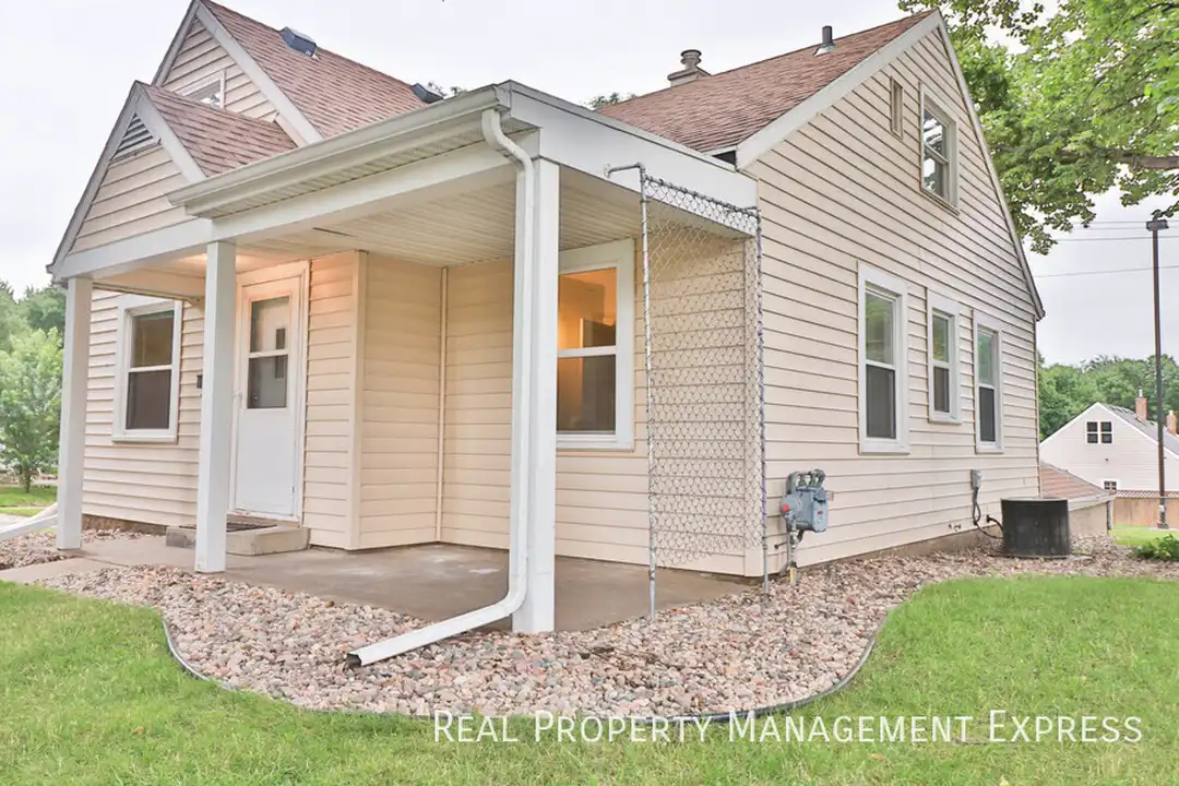 1412 W 17th St - View 4