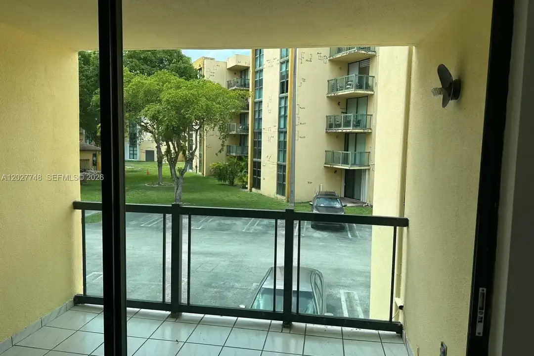 Apartment in Miami - View 2