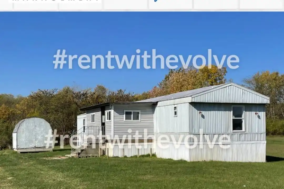 1392 N 200 W – photo 1 of 14