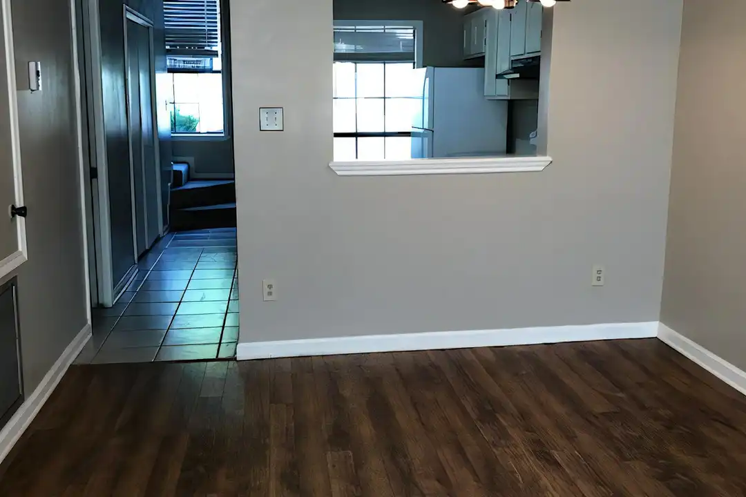 107 S St Jean St unit 107 - View 2
