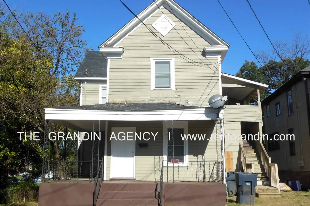 922 12th St SE unit A – photo 1