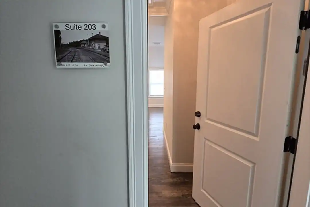 285 St George St unit 203 – photo 1 of 15