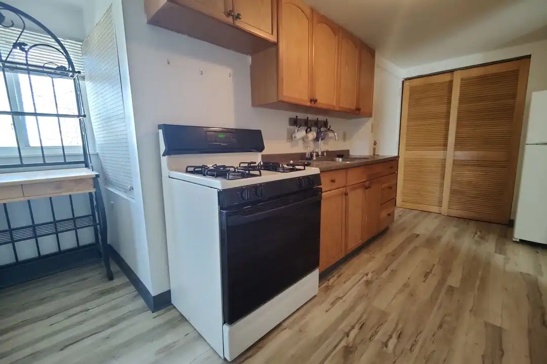 742 Ohio Ave unit Apt. 7 – photo 1 of 6