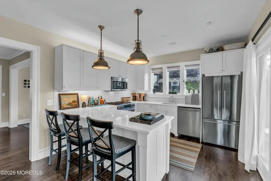1108 4th Ave - More
