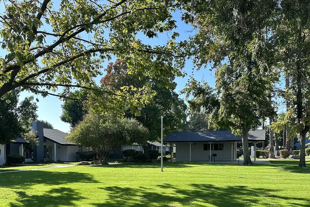 College Park – photo 1