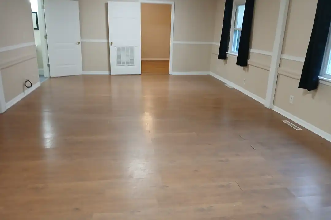 500 E Washington St – photo 1 of 28